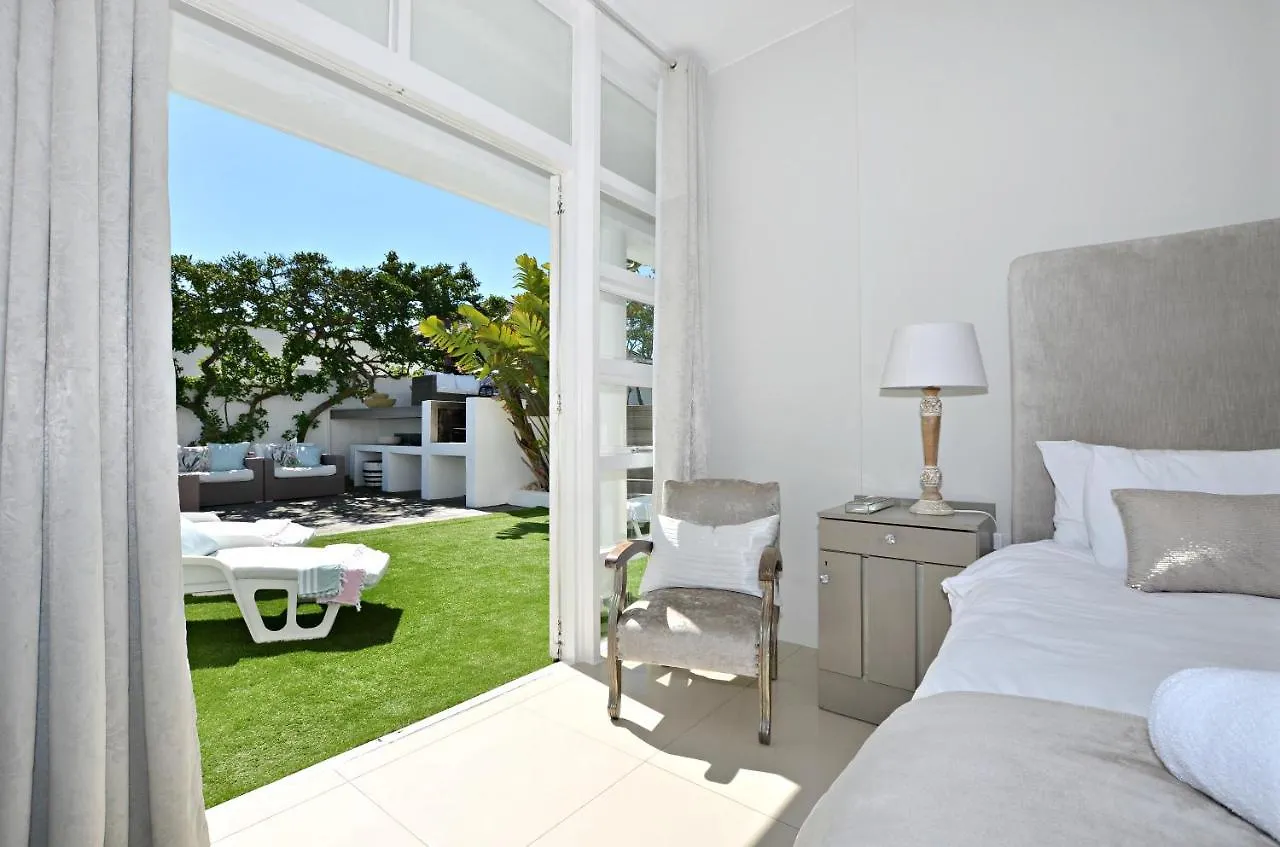 Ferienhaus White Waves Beach House Bloubergstrand