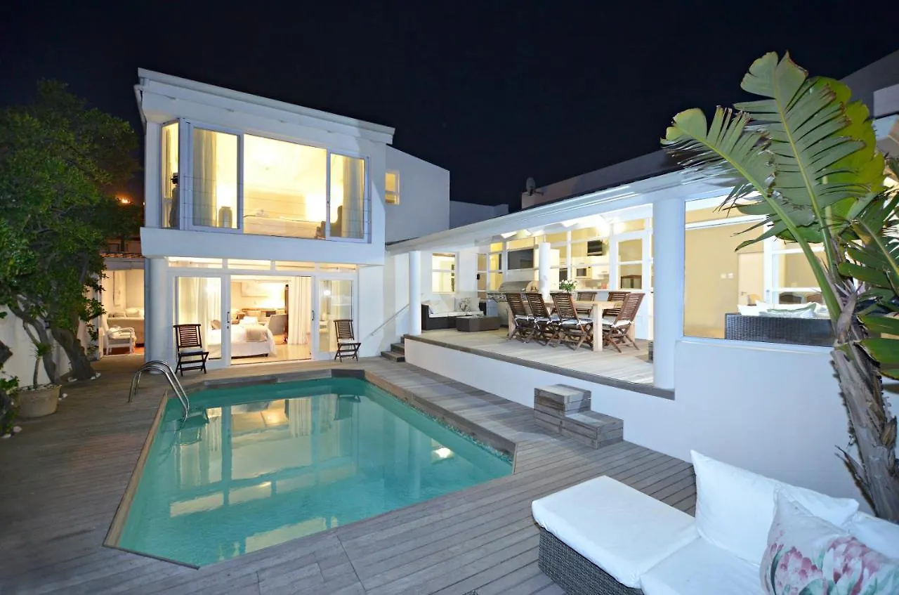 White Waves Beach House Bloubergstrand
