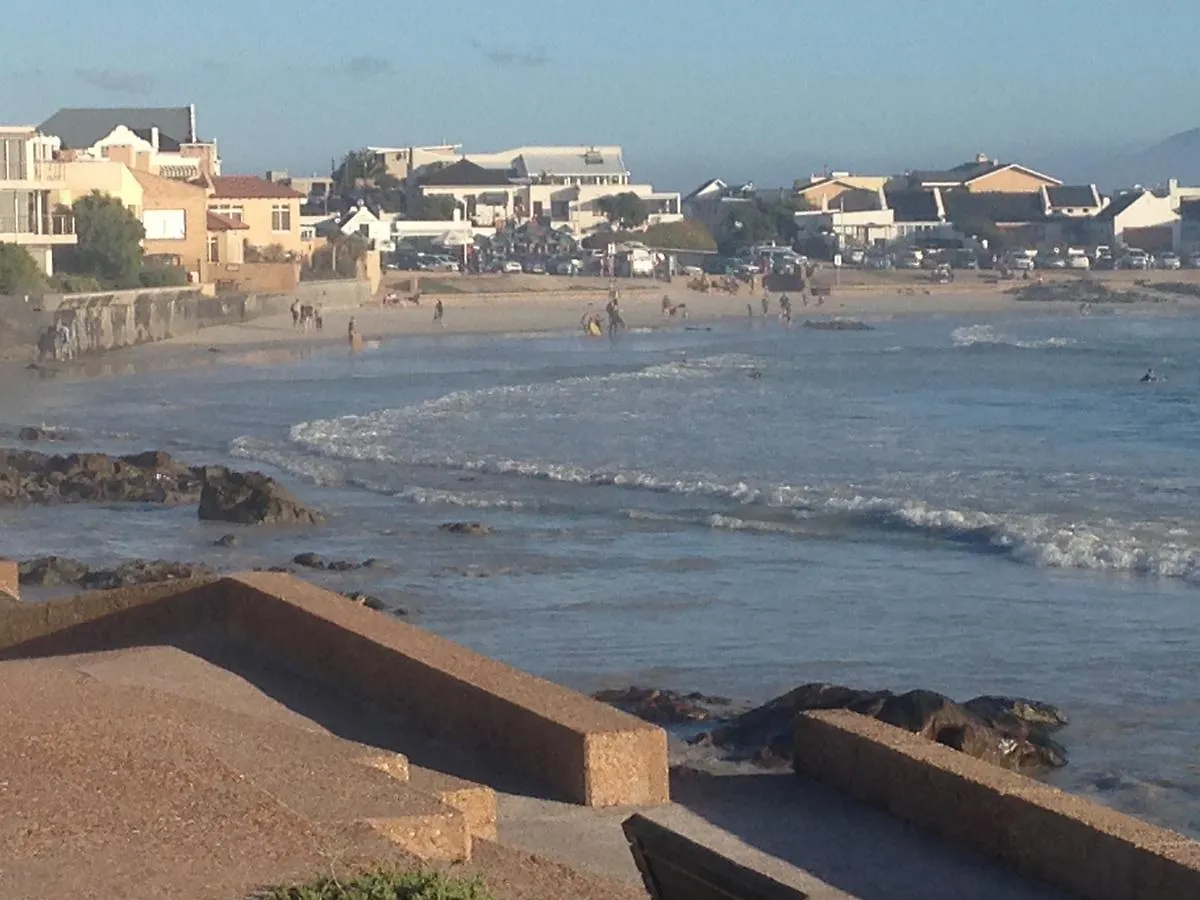 White Waves Beach House Bloubergstrand Ferienhaus