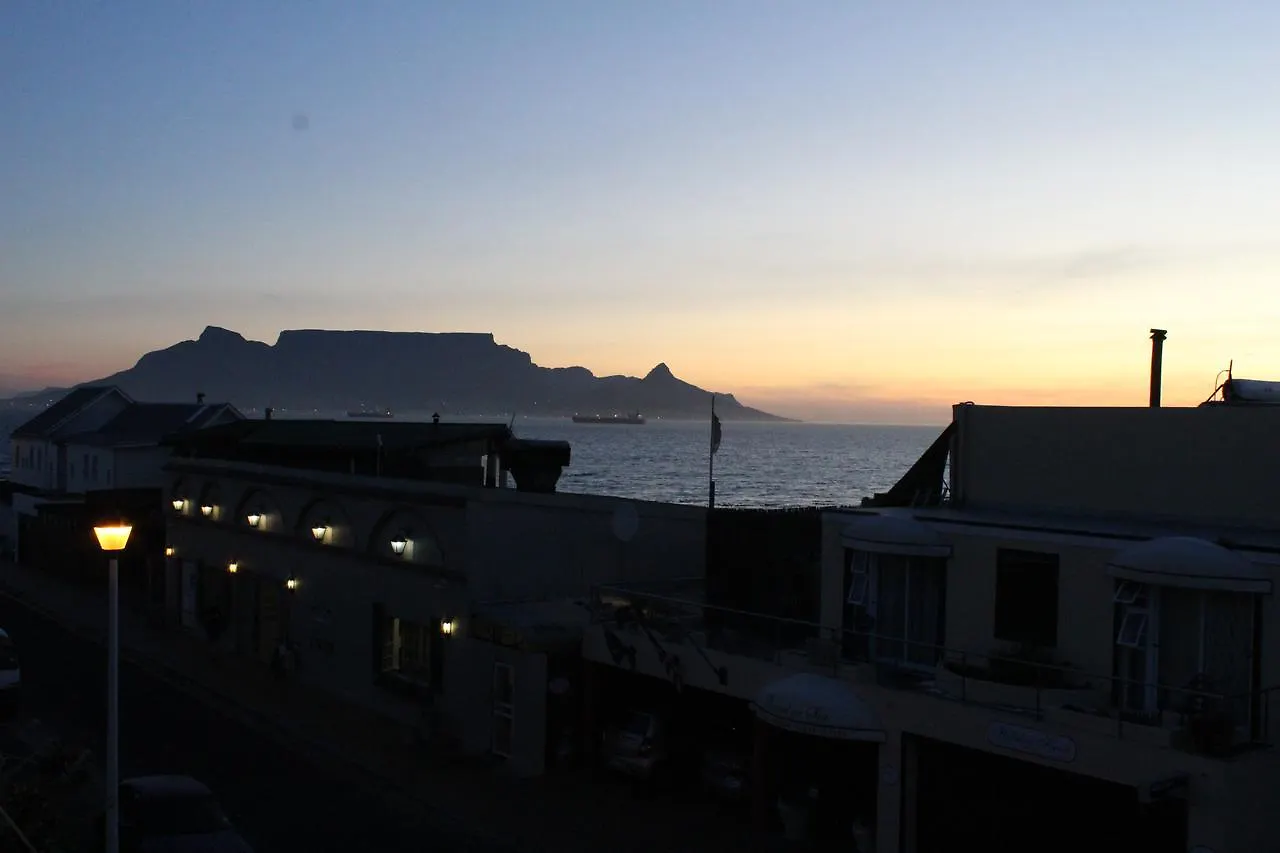 White Waves Beach House Bloubergstrand Südafrika