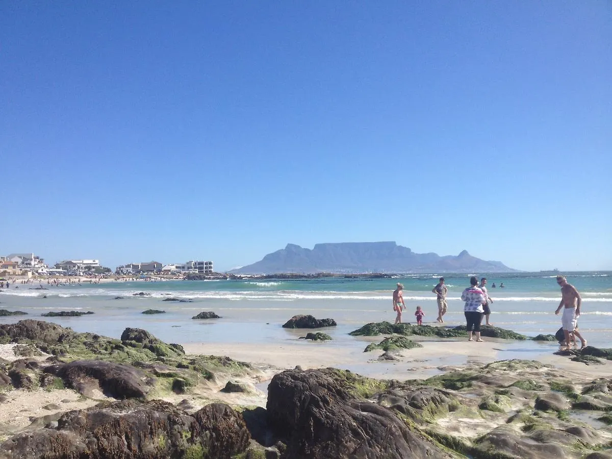 Ferienhaus White Waves Beach House Bloubergstrand Südafrika