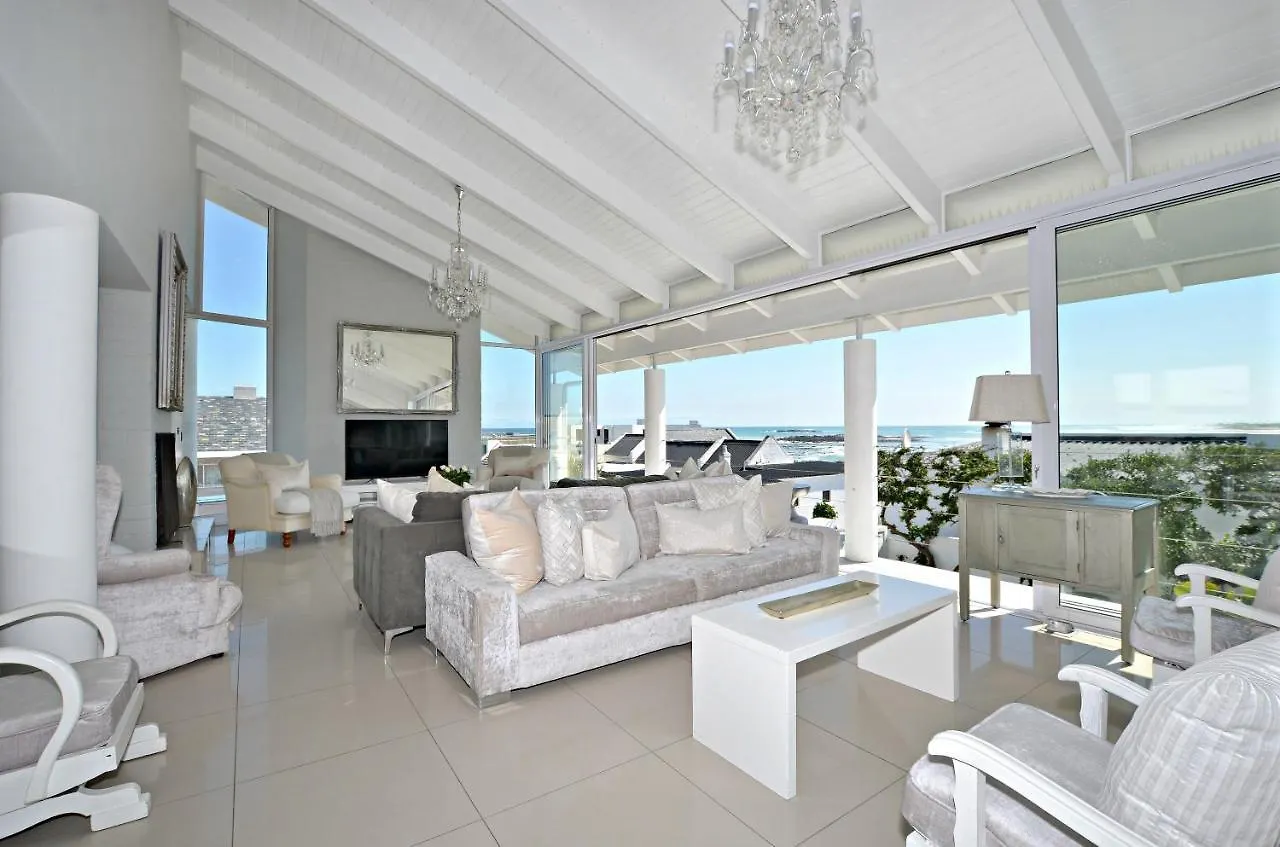 White Waves Beach House Bloubergstrand 0*,