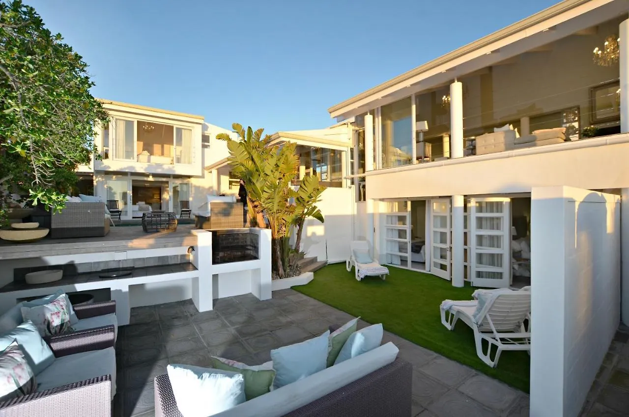 Ferienhaus White Waves Beach House Bloubergstrand