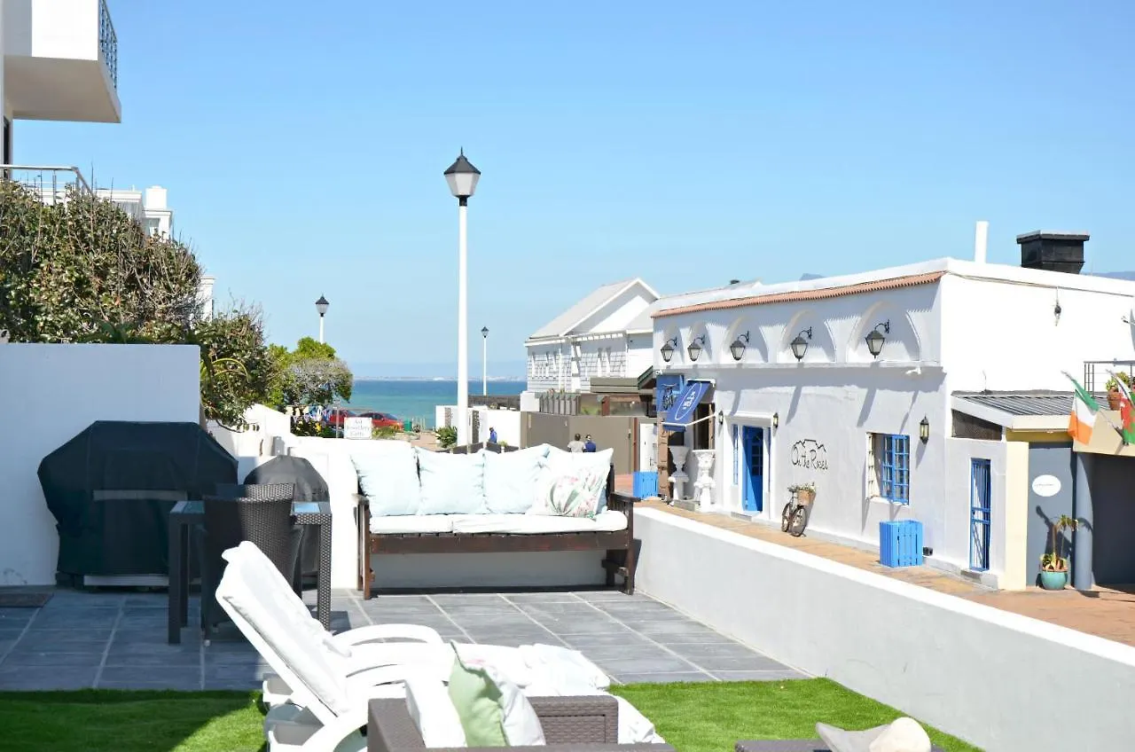 Ferienhaus White Waves Beach House Bloubergstrand